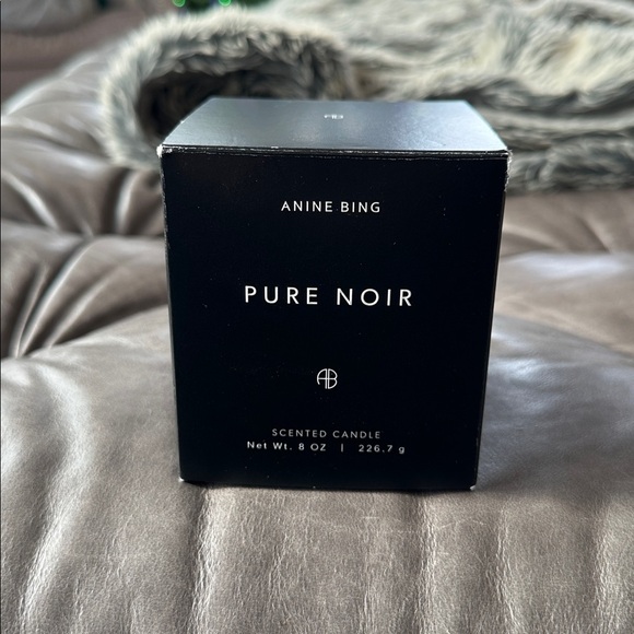 Anine Bing PURE NOIR SCENTED CANDLE NEW IN BOX. Giftable! - Picture 4 of 7